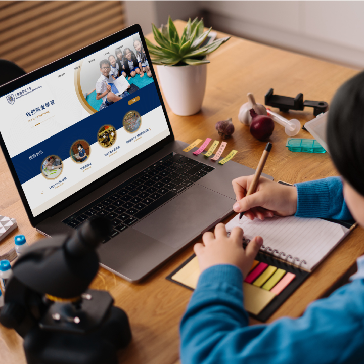 Traditional elite school - Alliance Primary School, Kowloon Tong (APSKT) advocates students’ development in morality, intelligence, physique, social skills, aesthetics and spirit. Through comprehensive religious studies and quality education, APSKT elevates students’ personal qualities while nurturing excellence in every aspect of their lives.

Creasant kept the school ethos in mind when revamping APSKT’s website, with a focus on highlighting the fruitful results of the school’s emphasis on multifaceted development.